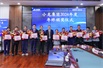 总裁助理甘沛安与“优秀员工奖”获得者合影 (1)